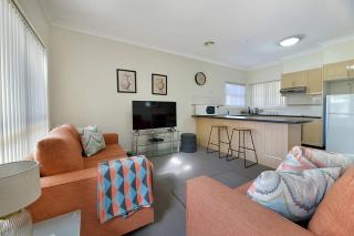 Central 2 Bed, 2 Bath Villa - Walk to Town - Orange - 4