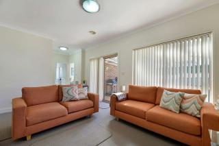 Central 2 Bed, 2 Bath Villa - Walk to Town - Orange - 2