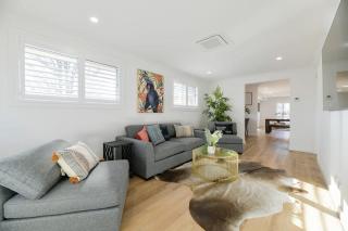 Getaway on Curran - CBD Escape, EV Plug, Firepit - Orange - 3