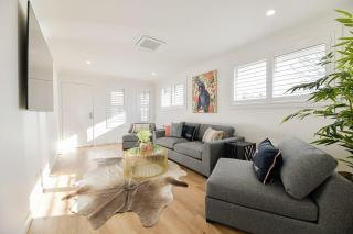 Getaway on Curran - CBD Escape, EV Plug, Firepit - Orange - 4