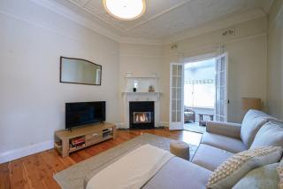 Bultje Bliss - CBD Haven, 1920s Timeless Charm - Dubbo - 3