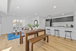 Cosy on Curran - CBD Escape, EV Plug, Firepit - Orange - 7