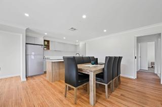 Bligh St Bliss - Ideal for Families, Mountain Views - Orange - 2