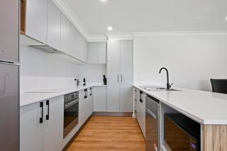 Bligh St Bliss - Ideal for Families, Mountain Views - Orange - 1