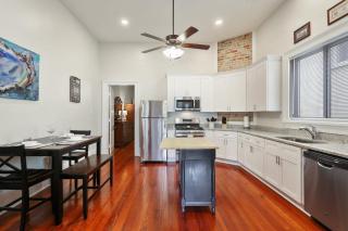Unbeatable 2BD Bayou Luxury STEPS TO JAZZ FEST - New Orleans - 8