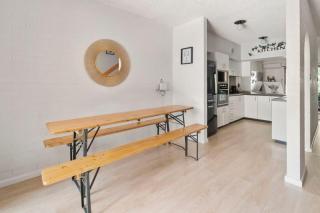 Luxury by the Lagoon - Water Views, 3 Mins to CBD - Wagga Wagga - 5