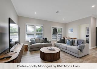 Paradise on Prince - Sleek & Stylish, Dog Friendly - Orange - 0