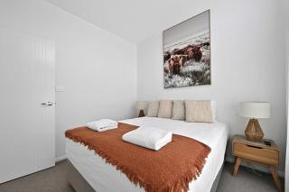 The Elm Apartments - The Cowhide Room - Orange - 2