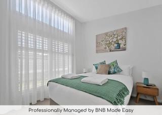 The Elm Apartments - The Sunshine Room - Orange - 0