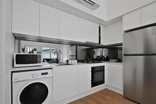 The Elm Apartments - The Orange Room - Orange - 2