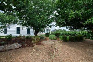 Hamptons Cottage - Refined Living, Light-Filled - Dubbo - 7