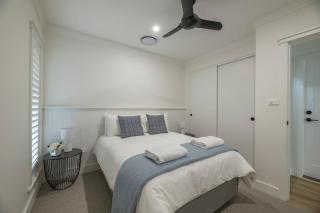 Hamptons Cottage - Refined Living, Light-Filled - Dubbo - 2