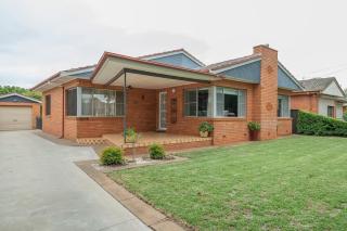 Roycox Cottage - Charming Escape, Fireplace - Dubbo - 7