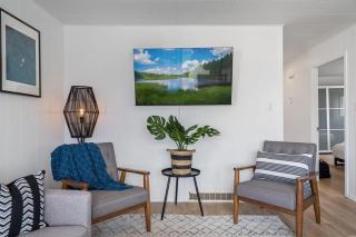 The Hidden Loft I 5-min Walk 2 Beach I DT I 55 TV - 4