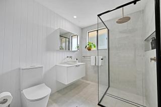Kenna St - Modern Design, Pet Friendly - Orange - 7