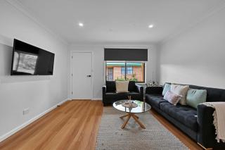 Kenna St - Modern Design, Pet Friendly - Orange - 3