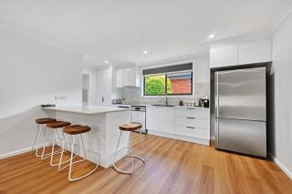 Kenna St - Modern Design, Pet Friendly - Orange - 2