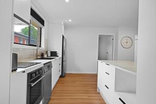 Kenna St - Modern Design, Pet Friendly - Orange - 1