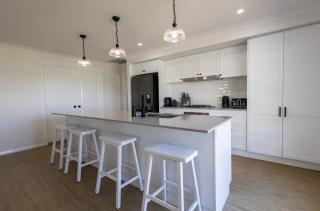 Luxury on Lesmurdie - Close to Zoo & Golf Club - Dubbo - 3