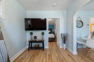 Dino Cave l Walk to Downtown l Fire Pit & BBQ I TV - 1