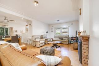 Hideaway on March - Close to CBD & Duntryleague - Orange - 4