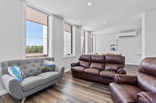 Bedford House - CBD Location, Sleeps 6 - Wagga Wagga - 4