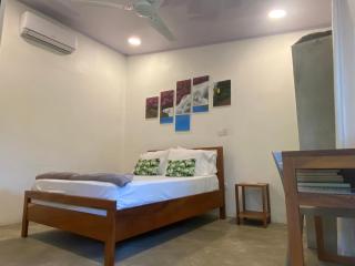 Jungle apartment with bathtub and outdoor shower - 7