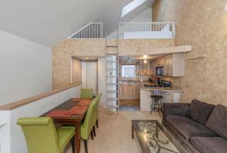 Ski In Out 5 Minute Walk To Everything - 8