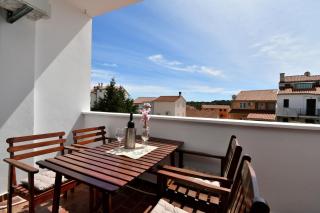 Apartment Honey Bee - 9