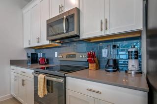 Relax in Style at this Spacious 4-Bedroom Villa - 2