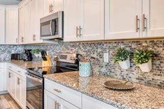 Stunning Home Private Pool Great Location - 3