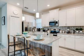 Luxury 5BR Home, Private Pool, Prime Location - Kissimmee - 4