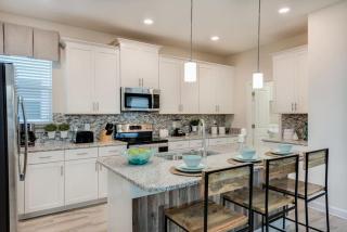 Luxury 5BR Home, Private Pool, Prime Location - Kissimmee - 3