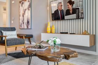 Modern Luxe Condo - Stunning Design - 2