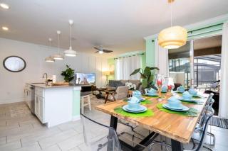 Vibrant Themed Home Prime Location - 4