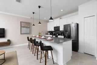 Modern Chic-Spacious, Private Pool, Prime Location - Kissimmee - 6
