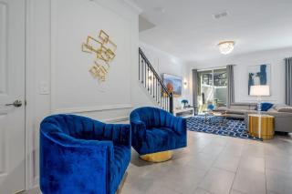 Luxury Chic Modern Home Prime Location - 4