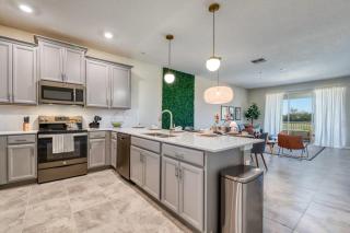 Chic 3BR Modern Condo Spacious & Mickey-Themed - Kissimmee - 4