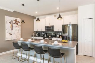 Modern Villa, Themed Beds, Private Pool - Kissimmee - 4