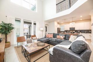 Themed Home 5BR - Private Pool, Prime Location - 9