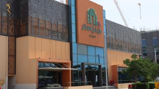 Your Sleek Transit 1BR Oasis Hideaway in Masdar city - Abu Dhabi - 7