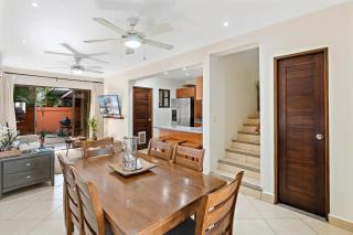Fabulous 2-Story Condo with Big Pool - Short Drive to Beaches - Garita - 4