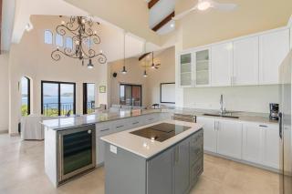 3-BD Ocean-View Condo, Walk to Beach - Potrero - 2