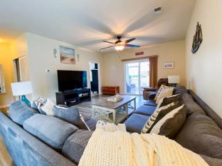 Lakefront at Barefoot Resort w Massive Waterfront Pool Close to Beach - North Myrtle Beach - 8
