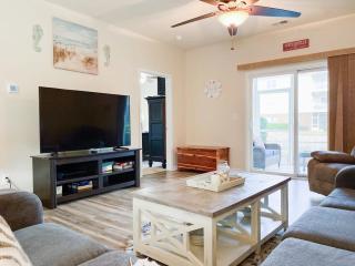 Lakefront at Barefoot Resort w Massive Waterfront Pool Close to Beach - North Myrtle Beach - 5