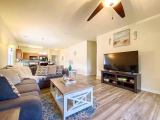 Lakefront at Barefoot Resort w Massive Waterfront Pool Close to Beach - North Myrtle Beach - 4