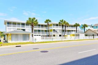 Ocean Blvd Paradise Steps to Beach w Pool and Grill - Myrtle Beach - 7