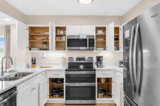Oceanfront Luxury Top Location w Lazy River Pool Grills - Myrtle Beach - 2