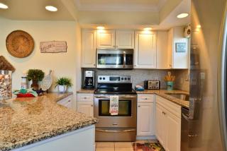 Shorehaven Lakefront & Steps to Beach w Pool and Grill - 2