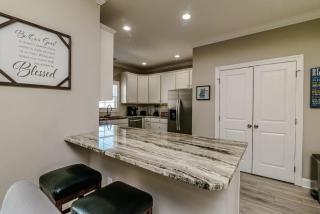 4 BR Stunning House Near Beach and Main St - Myrtle Beach - 2